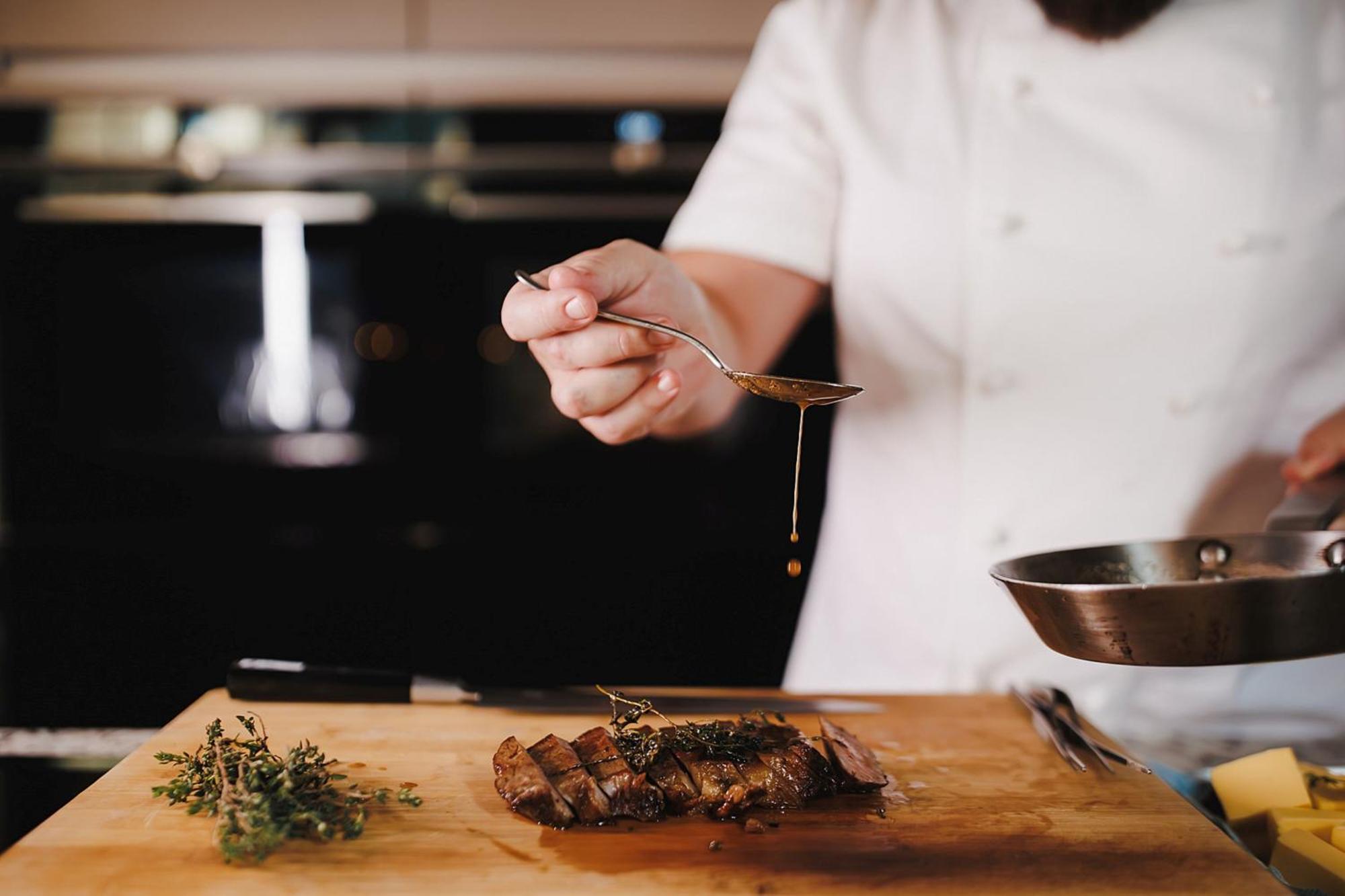Stock Exchange Hotel Manchester Exterior foto A chef seasoning a dish