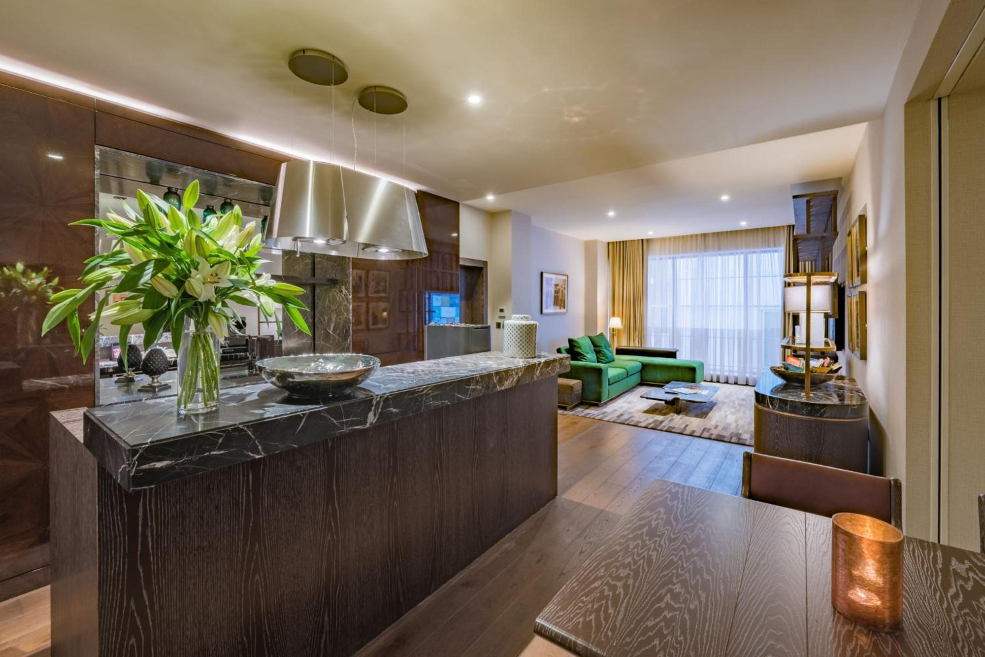 Stock Exchange Hotel Manchester Exterior foto The kitchen and living room of a two-bedroom apartment