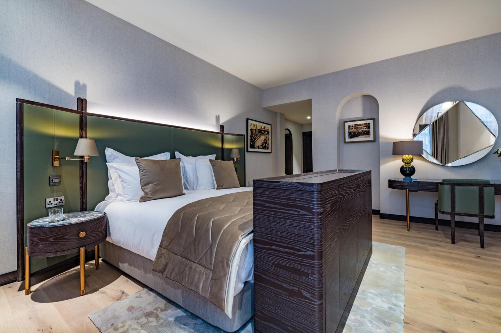 Stock Exchange Hotel Manchester Exterior foto A bedroom at The Ivy Collection