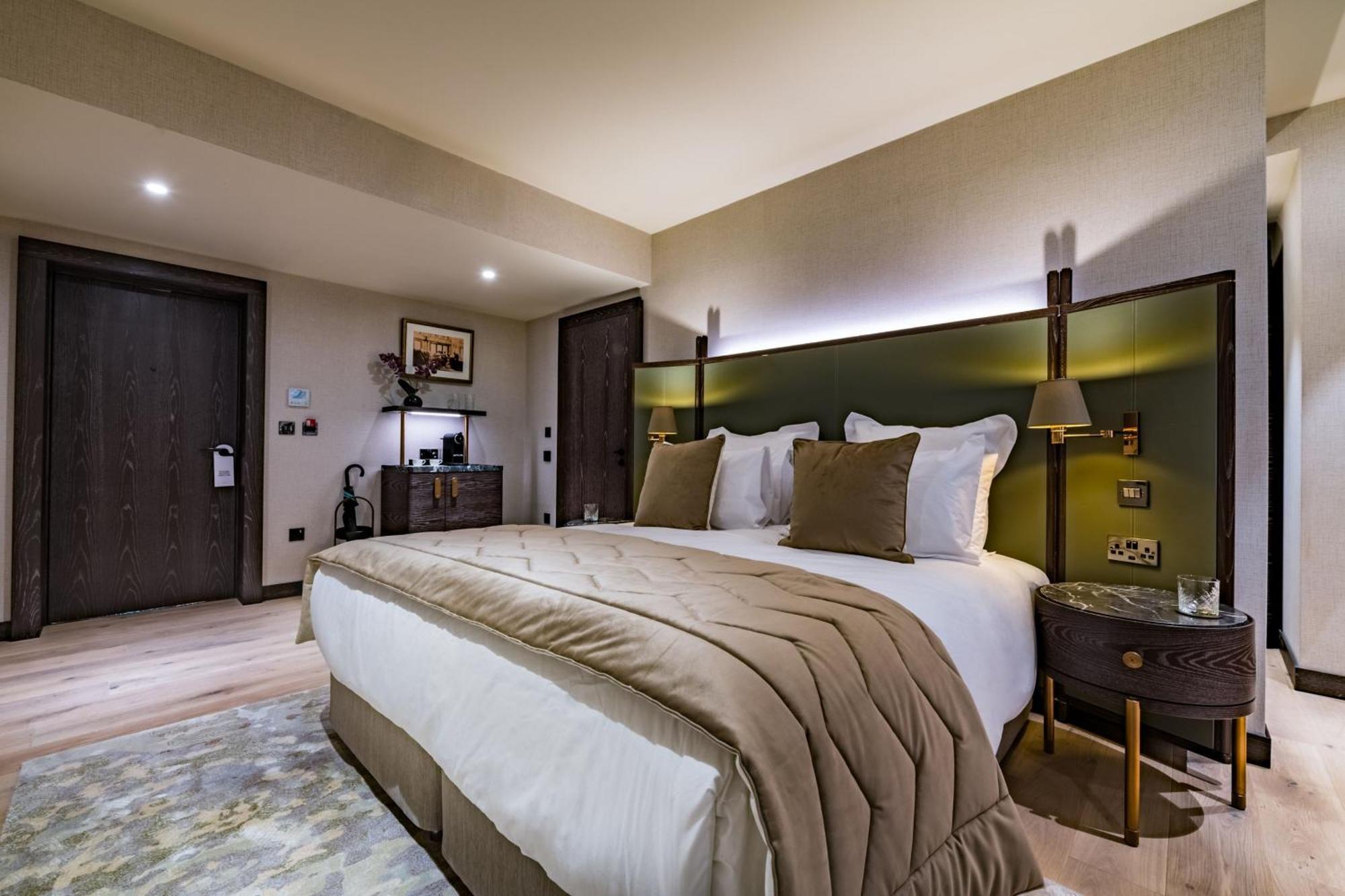 Stock Exchange Hotel Manchester Exterior foto A bedroom at The Ivy Collection, St John's Wood